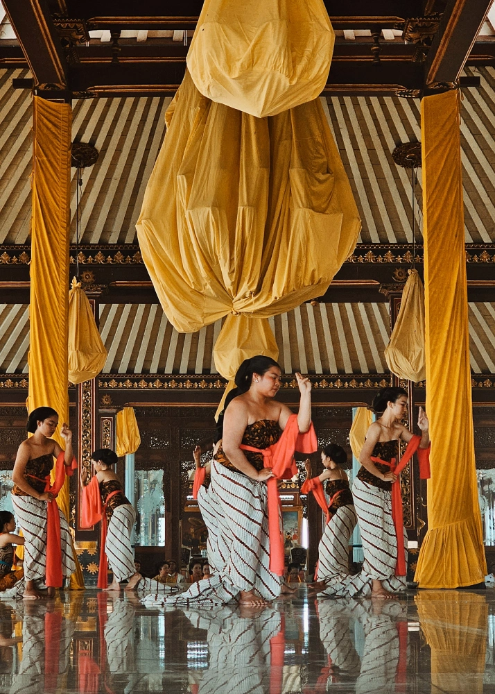 Traditional Javanese dancers performing